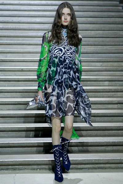 Look 19